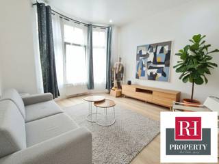 Entre le Parc du Hamoir et la Gare de Schaerbeek et non loin du complexe commercial DOCKX, nous vous proposons ce superbe appartement...