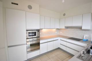 Ruim appartement in centrum De Pinte Het appartement bevindt zich op enkele minuten van de N60, de E17, de E40. Op wandelafstand vindt u...