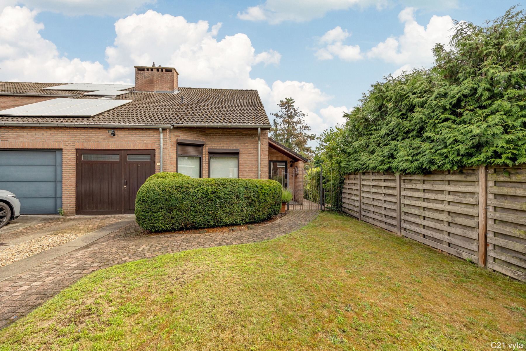 Instapklare woning met gezellige tuin te koop! - foto 1