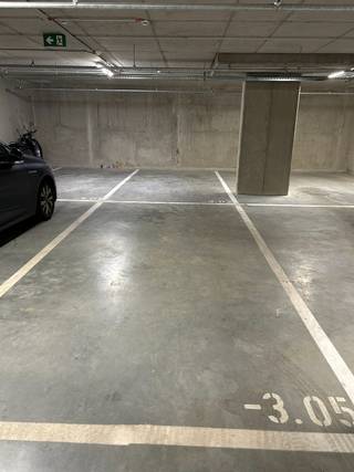 Bent u op zoek naar een veilige, overdekte parkeerplek op een toplocatie? Of eerder naar een slimme investering met verhuurpotentieel? Deze...