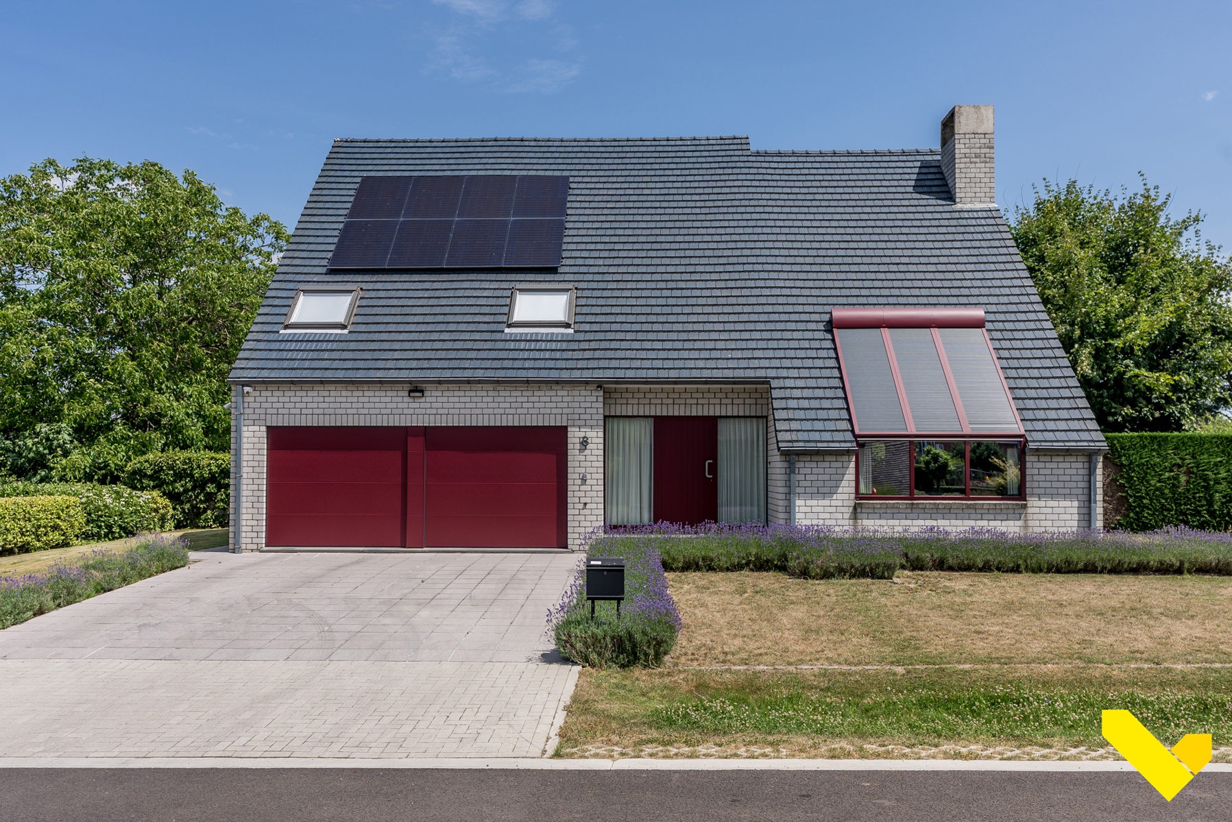 Ruime gezinswoning met zwembad en dubbele garage! - foto 1