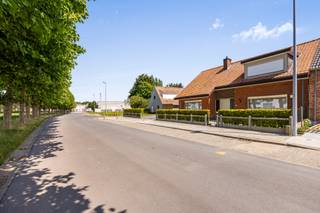 Rustig gelegen woning te Wielsbeke, gelegen op een perceel van ruim 440 m2. De woning heeft een bewoonbare oppervlakte van 198 m2 en een...