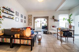 In a small condominium of 4 units, discover this charming ±60 m² apartment located on the 1st floor, in a quiet, residential area.This bright and...