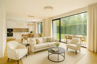 Located in the immediate vicinity of the Lycée Français and the Prince d'Orange district, this new single-family home with a gross floor area (EPC)...