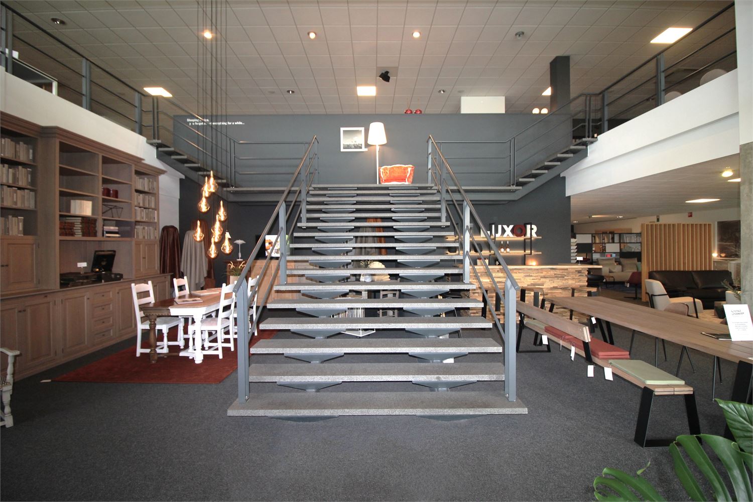 ruime en lichtrijke showroom op zicht-locatie, shop in shop principe, oppervlakte vanaf 280m² - foto 4