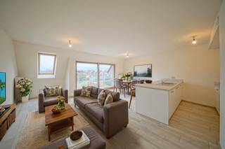 Cherchez-vous un appartement élégant et spacieux près du centre-ville d'Oudenburg ? Alors, ce magnifique appartement en duplex, construit en 2016,...