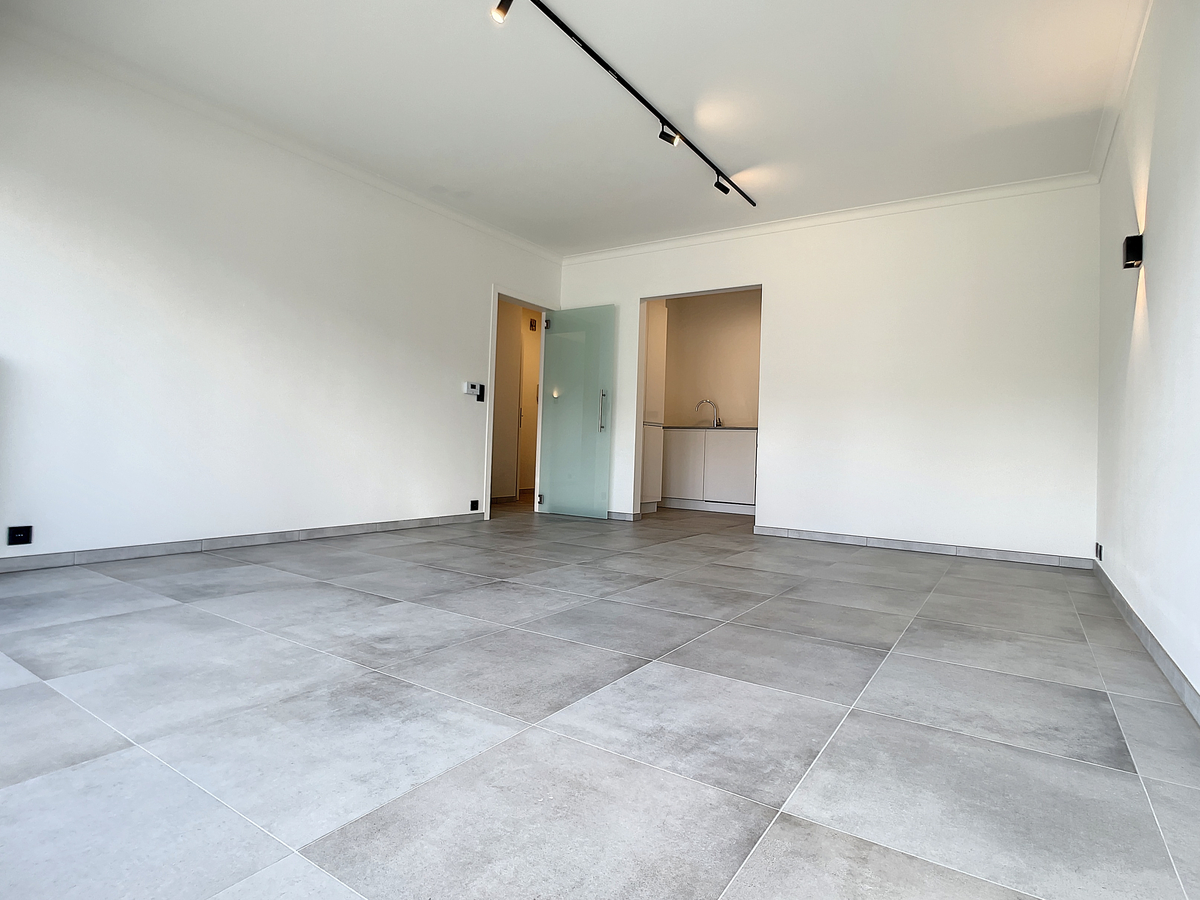 Modern gerenoveerd gelijkvloers appartement nabij park 58 - foto 3