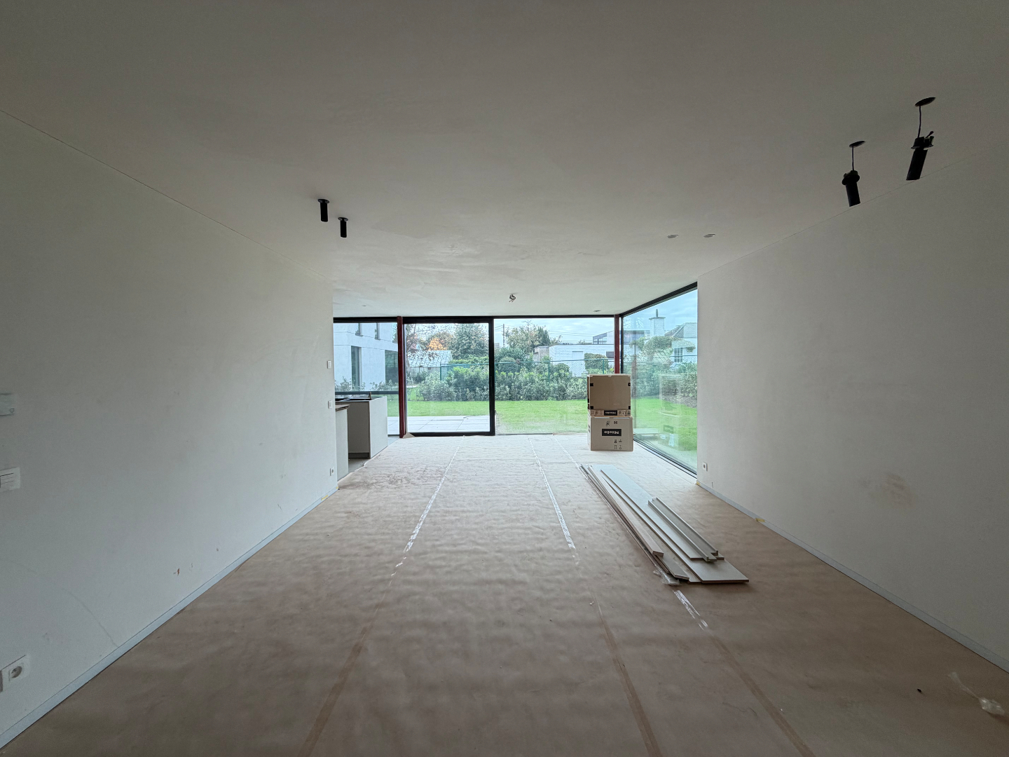 Ruime nieuwbouwwoning met terras en tuin. - foto 4