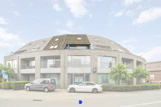 Aangenaam appartement in residentie Den Hazelt met 2 ruime slaapkamers en mooi terras op wandelafstand van alle faciliteiten.<br />Een uitstekende investering, zowel voor eigen bewoning als investering!<br /><br /><strong>INDELING:</strong><br />Inkomhal met gastentoilet.<br />Ruime en lichtrijke living met aansluitend de mooi uitgeruste open keuken met alle toestellen.<br /><br />Badkamer met ligbad, douche &amp; lavabomeubel.<br />Technieken.<br /><br />Op het verdiep:<br />- nachthal<br />- 2 ruime slaapkamers<br />- berging met aansluiting wasmachine<br />- dressing<br /><br />Mooi &amp; ruim terras.<br /><br /><strong>DETAILS:</strong><br />- op wandelafstand van het centrum van Rumbeke<br />- cv op aardgas<br />- dubbele beglazing<br />- op heden verhuurd<br /><br /><strong>CONTACT:</strong><br />Voor meer informatie of een bezoek, contacteer Stijn op 0491 61 42 19 of info@stijndebusschere.be