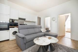 ANDERLECHT, vlakbij metro Saint-Guidon en dicht bij het kanaal, in een klein gebouw met lage kosten, charmant, recent gerenoveerd appartement met...