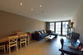 Dit mooi en modern appartement bevindt zich in een recente residentie in de Molenstraat te Eeklo. Dankzij de centrale ligging geniet u van een...