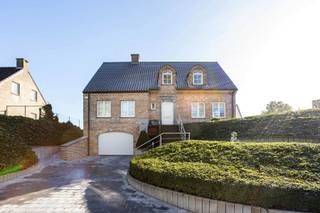 Pour une visite, appelez Saimen au 0470 79 24 20 ou envoyez un e-mail à saimen@cornelis-partners.beDécouvrez cette magnifique maison individuelle,...
