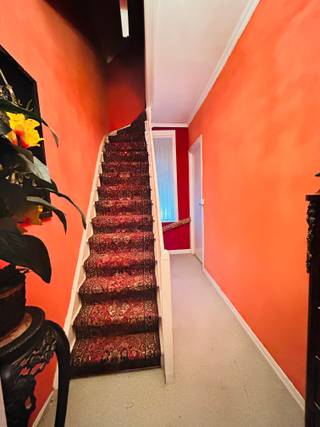 Stijlvolle woning met 4 slaapkamers.Indeling Inkom, woonkamer met zicht op de tuin, keuken, badkamer, wasruimte 1ste verdiep2 kamers2de verdiep 2...