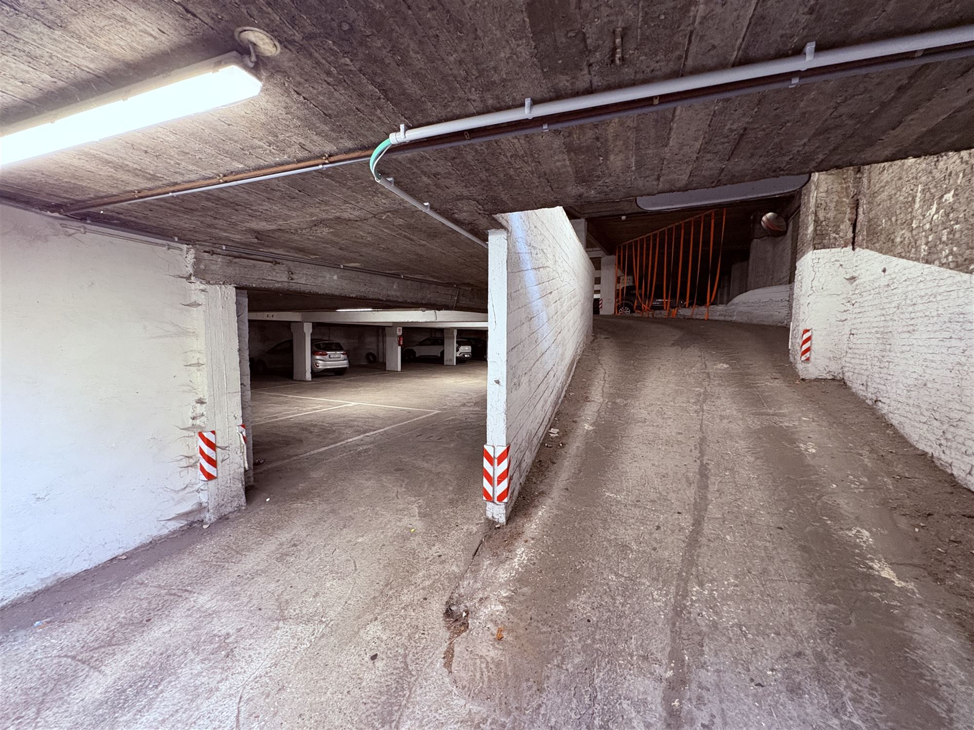 60 parking spaces - 5 motorcycle spaces and 2 warehouse spaces - photo 4