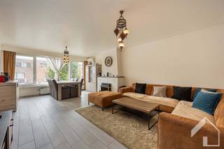 <h2><span>A nearly completely renovated 2-bedroom apartment with a favorable EPC B rating</span></h2><p><span>Located on a quiet street in Wommelgem, within walking distance of the roundabout and with easy access to shops, public transportation, and major thoroughfares, this nearly completely renovated apartment is situated on the first floor. The apartment is accessible via the stairs and combines modern living comfort with an excellent location.</span></p><p><span>The entryway leads to the spacious and bright living area, where large windows allow plenty of natural light to flood in. The living area is also equipped with air conditioning and opens onto the kitchen. The kitchen is fully functional but offers the option to further modernize it to your own taste if desired.</span></p><p><span>The apartment also features a separate toilet and a practical storage room with connections for a washing machine and dryer. The bathroom was recently renovated and is modernly furnished with a spacious walk-in shower and a stylish vanity unit.</span></p><p><span>The apartment has two full-sized bedrooms, one of which opens onto a cozy terrace/porch where you can enjoy some quiet time outdoors.</span></p><p><span>This property is also well-maintained from a technical standpoint. For example, the electrical system has been certified as compliant, the apartment has a favorable EPC rating of B, the windows were replaced in 2020, and the gas-fired central heating system is equipped with new radiators and a condensing boiler installed in 2020.</span></p><p><span>As an added bonus, the apartment features a convenient private basement storage unit, ideal for extra storage space.</span></p><p><span>You have separate meters for gas and electricity. The monthly costs amount to € 145, which includes private water consumption. </span></p><p><span>Thanks to its quiet location, just a few minutes from the Wommelgem roundabout, you’ll enjoy excellent access to Antwerp, the E313, and the E34. Shops, schools, public transportation, and other daily amenities are also located in the immediate vicinity.</span></p><p><span>An ideal opportunity for anyone looking for a move-in-ready apartment.</span></p><p><span> </span></p><p><span>Would you like to schedule a visit? 0492/39.16.32 (Jelle) | info@immomk.be — you can also contact us for an accurate property valuation.</span><span> </span></p><p><span> </span></p>