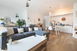BRUSSELS, European district, magnificent apartment of ± 88m² with terrace of ± 6m² located on the 7th floor of a building from 2014. Entrance hall with reinforced door, living room of ± 34m², fitted open-plan kitchen, 2 bedrooms (± 15 &amp; 9m²), bathroom, laundry room, toilet and cellar (P23). Bicycle storage, pushchair storage, double glazing, dual airflow, reinforced door. Thermostat. Charges ± €150/month (communal, property management, insurance, cleaning). EPC: B+. Measurements given for information purposes only.