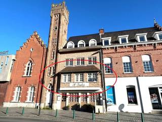 Gezellig instapklaar ruim appartement op 1ste  verdieping, bestaande uit :Inkomhal met apart gastentoilet, zeer lichtrijke living met zicht op de...