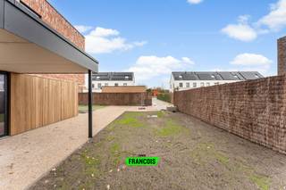 Villa in afwerkingsfase - bezoek ter plaatse mogelijk op afspraak. Uiterst ruim perceel. Energiezuinig E30. 2 badkamers en 4 slaapkamers...