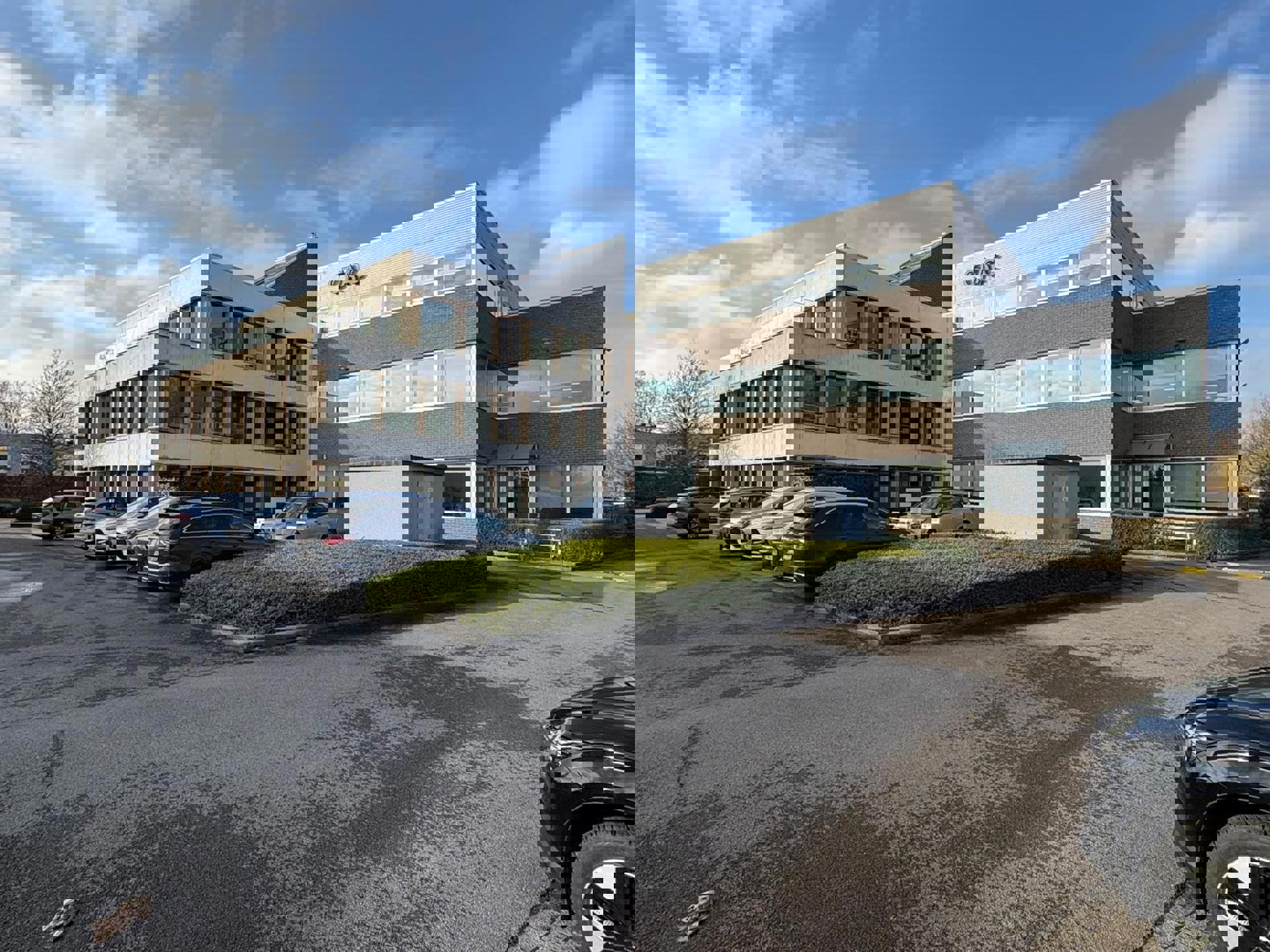 Instapklaar kantoor 412 m² met parking langs de E313 - foto 2