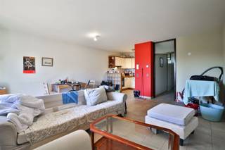 Op een rustige locatie in Edegem, omgeven door groen, bieden wij u dit energiezuinig appartement (89m²) aan met 3 slaapkamers en een...