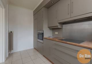 BEZOEKDAG VRIJDAG 05/12 VAN 16u00 TOT 17u30 (OP AFSPRAAK!)ERPE-MERE - Dit lichtrijke appartement op de tweede verdieping is gelegen nabij het...