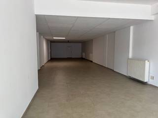 Dit mooie handelspand is gelegen op TOP locatie in het centrum van Brasschaat. Op het kruispunt van de van Hemelrijcklei, Bredabaan, Aerdenlei...