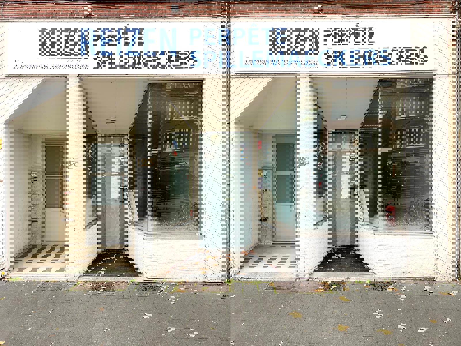 Centraal gelegen gelijkvloerse winkelruimte met tuin! - foto 2