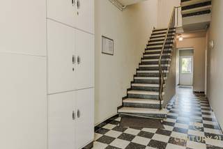 ***SATURDAY 07/02 OPEN HOUSE BY APPOINTMENT ONLY***<br />Pleasant second floor apartment with balcony in the center of Turnhout<br /><br />Located in a quiet street, yet within walking distance of the center of Turnhout, this bright apartment on the second floor is an ideal home for those who appreciate comfort, tranquility and a central location.<br /><br />Upon entering, you will find a spacious and separate entrance hall providing access to the various rooms. The cozy and bright living room connects to the kitchen, which is equipped with the necessary appliances and connections.<br /><br />The apartment has two bedrooms: a spacious master bedroom and a second room that is ideal as a guest room, office or nursery.<br /><br />The bathroom is equipped with a bathtub, toilet and also offers connection for a washing machine - everything you need, conveniently together.<br /><br />As an added bonus, this apartment has a private balcony as well as access to an enclosed, green communal garden: an oasis of peace in the middle of the city.<br /><br />Additional assets:<br /><br />Quiet but central location in Turnhout<br /><br />Shared enclosed garden<br /><br />Private balcony with a view of the greenery<br /><br />Practical storage room included<br /><br />Ideal for own occupation or as investment<br /><br />The apartment on the ground floor is also for sale - interesting opportunity for investors!<br /><br />An apartment with great potential, both for starters, couples and investors.