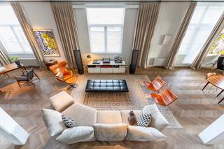 Authentieke, industriële loft geïnspireerd op het Mercer Hotel in New York, naar een ontwerp van architect Hans Verstuyft, gepubliceerd...