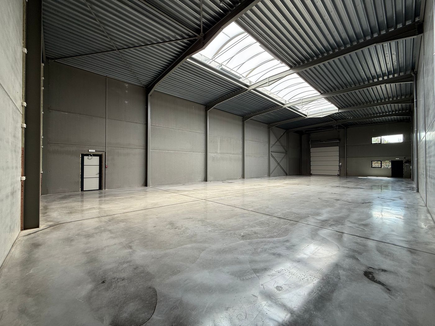 343 m² nieuwbouw KMO-unit op 500 m van de N9 - photo 2