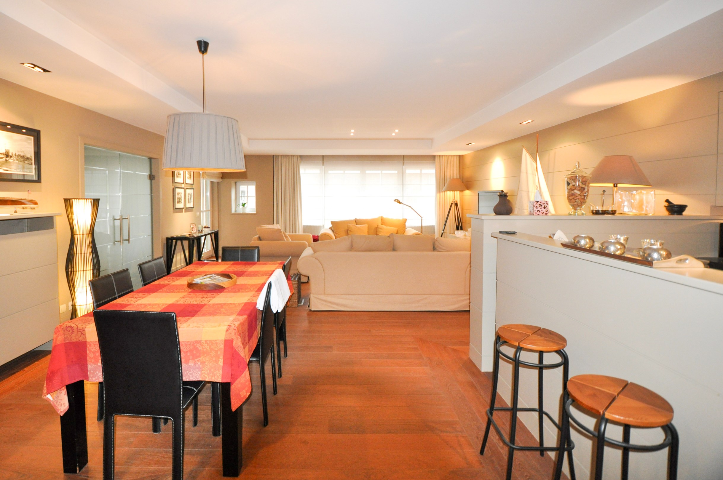 Appartement met een zonnig terras en een inpandige garage. - foto 5