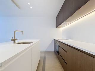 Recent appartement afgewerkt met kwalitatieve materialen gelegen in het centrum en op slechts 50m van het strand van Sint-Idesbald. Indeling: inkom, toilet, ingerichte keuken, eetkamer en living, terras, badkamer en ruime slaapkamer. Inclusief een ruime kelder. Ref. Eliana GV01
