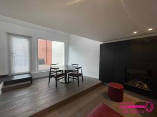 * Een volledig gerenoveerde rijwoning in het centrum van Tielt* Volledig geschilderd en gordijnen aanwezig* Overal inbouwspots en...