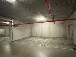 Garagestaanplaats 1 auto onder Parktorengebouw -1 ( AP Hogeschool ) vlakbij Eilandje /Cadix