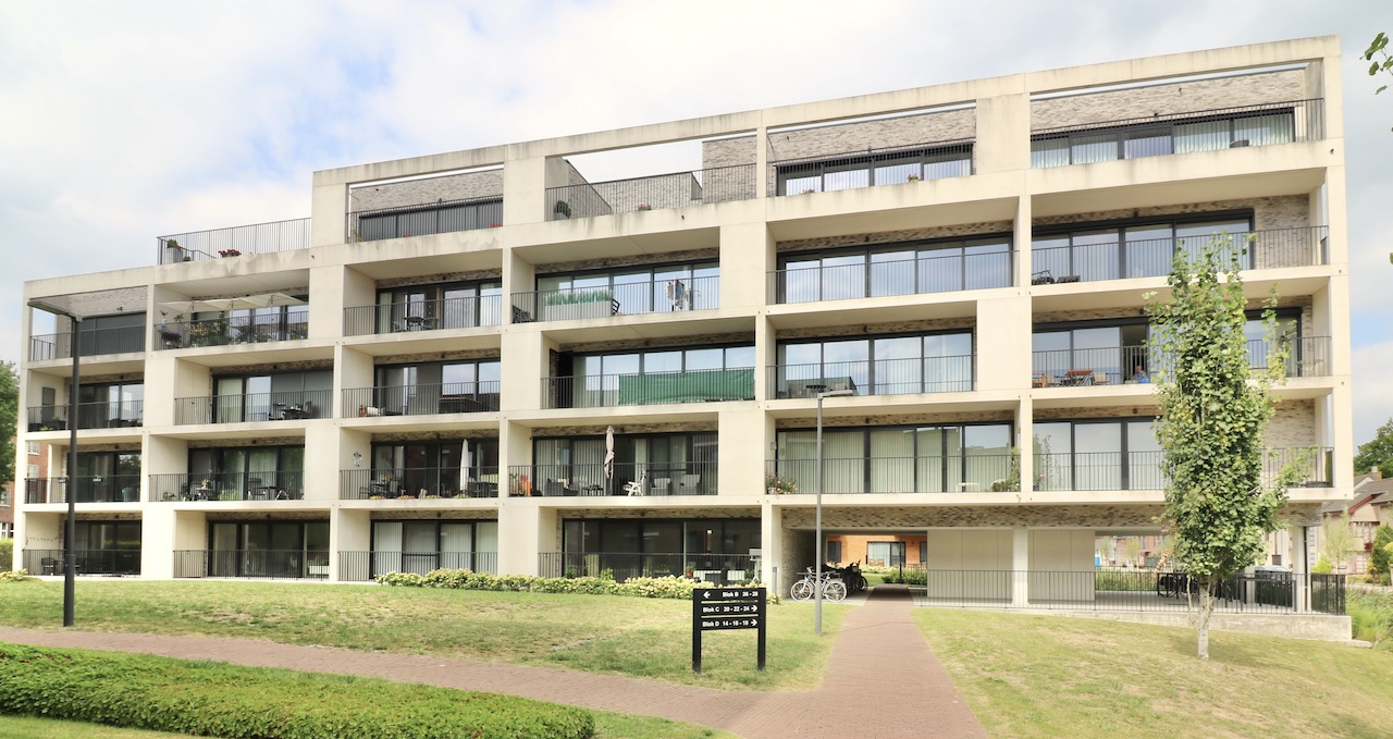 Energiezuinig, recent appartement met 2 slpks, terras, kelderberging & ondergrondse autostaanplaats voor 875 EUR/mnd - foto 1