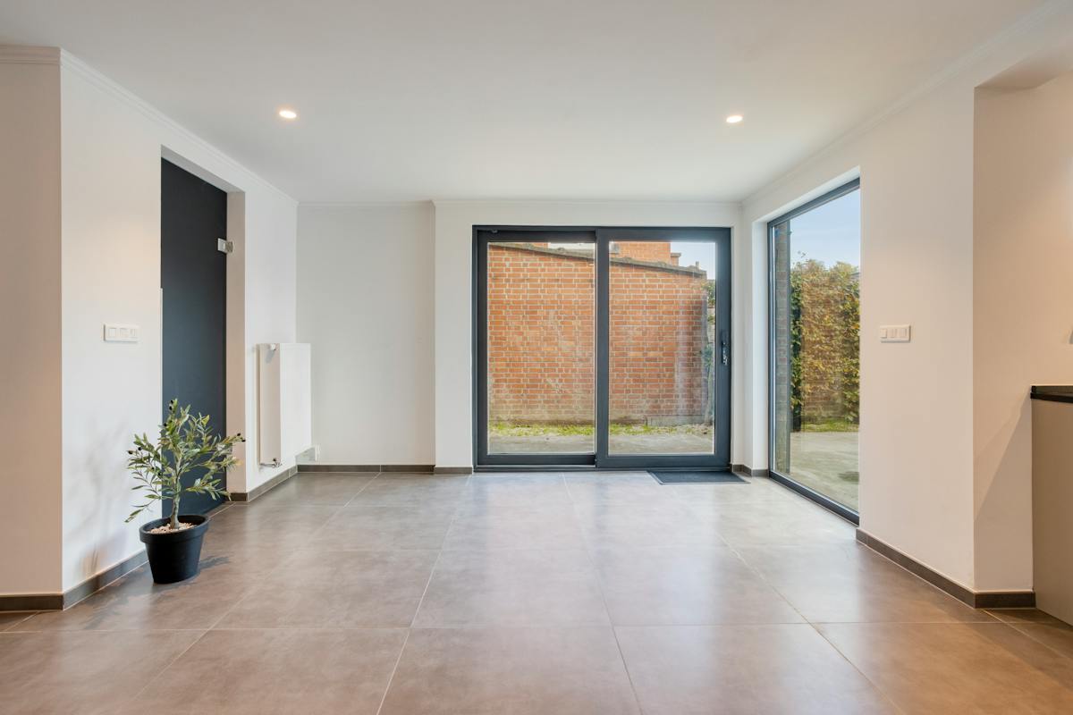 Volledig gerenoveerde en instapklare woning met grote tuin - foto 4
