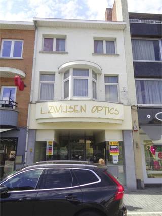 Voor meer info of een bezoek ter plaatse bel 054 33 62 52 - Instapklaar winkelpand of kantoor mét woongelegenheid te huur, gelegen in het centrum...