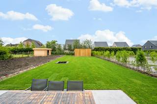 Droom je van een nieuwe, moderne woning in een rustige, groene omgeving? <br />Zie een identieke afgewerkte woning in dezelfde straat, Hoogstraat 49!<br /><br />Dit stijlvol nieuwbouwproject bestaat uit 2 HOB. <br />De woningen hebben een moderne, warme stijl en liggen in een rustige straat op wandelafstand van de Scheldevallei, het Hollebeekpark en het Rotary-bos.<br /><br />Deze kwalitatieve woning is doordacht en praktisch ingericht, met grote raampartijen waardoor u altijd van veel lichtinval kan genieten.<br /><br />INDELING: inkomhal, gastentoilet met lavabo, een lichtrijke leefruimte met open keuken, een praktische berging, 3 slaapkamers, (2 slaapkamers met terrassen op het zuiden) een badkamer (ligbad en inloopdouche). U kan de zolder nog verder ingerichten tot extra kamer(s). <br /><br />De inrichting van de keuken en de badkamer bepaalt uzelf met een ruim budget van 20.000 € voor de keuken en 7.000 € voor de badkamer.<br /><br />Deze energiezuinige woning wordt gebouwd volgens de huidige strenge bouwvoorschriften: 4 zonnepanelen, warmtepomp, HR dubbel glas in aluminium profielen, vloer-spouw- en dakisolatie, enz.<br /><br />TROEF: DE LIGGING! <br />Op wandelafstand van scholen, openbaar vervoer en de Scheldevallei. <br />Het opritten complex R4, E40 en E 17 op slechts 5 km.<br /><br />Verkooprijs grond: 228.435 EUR.<br />Verkoopprijs constructie: 389.000 EUR.<br />Alles exclusief registratierechten en btw.<br /><br />Wenst u meer info, de plannen en het lastenboek, bel Marianne: 0478 38 12 88 of mail naar marianne@cornelis-partners.be