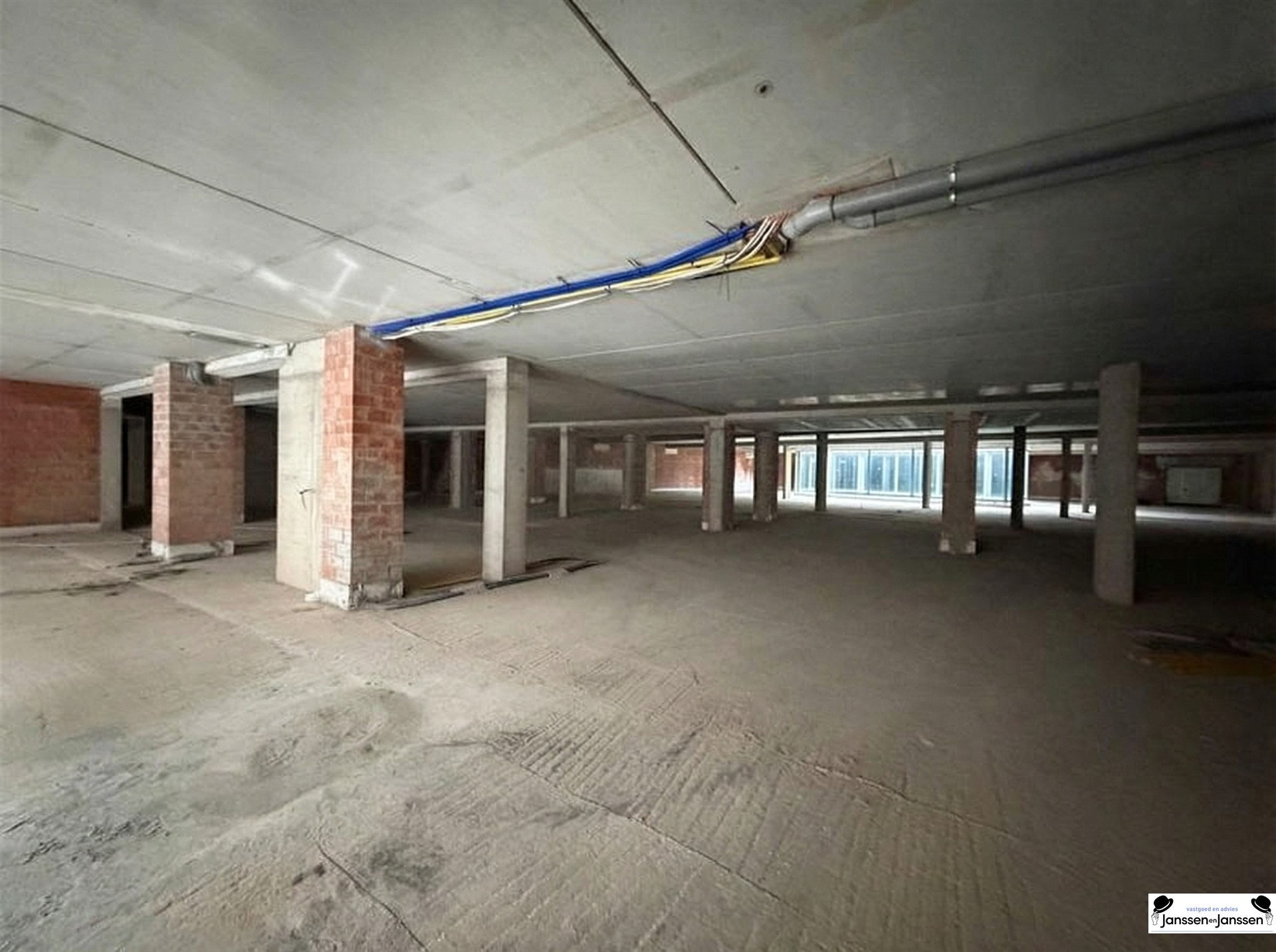 shopping center - photo 5