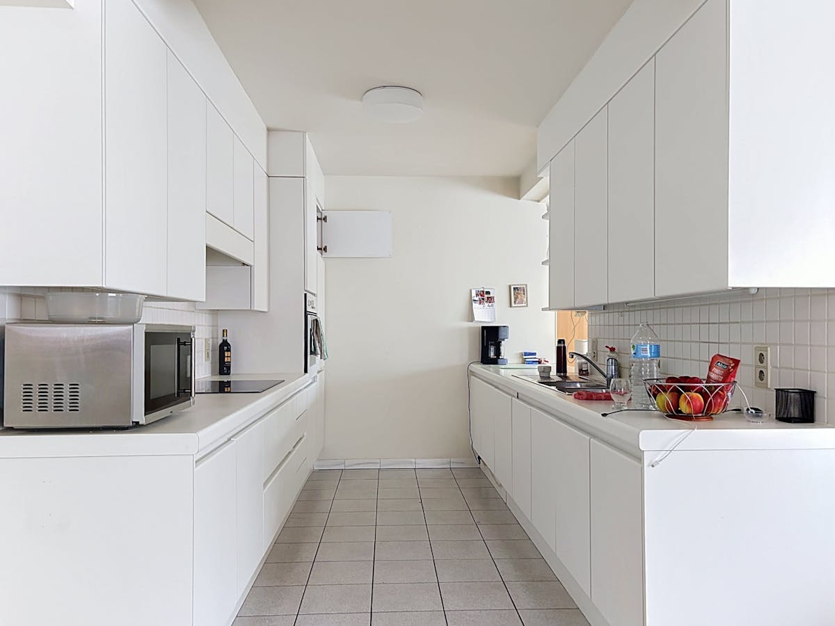 Ruim en lichtrijk appartement te huur in hartje Waregem! - foto 5