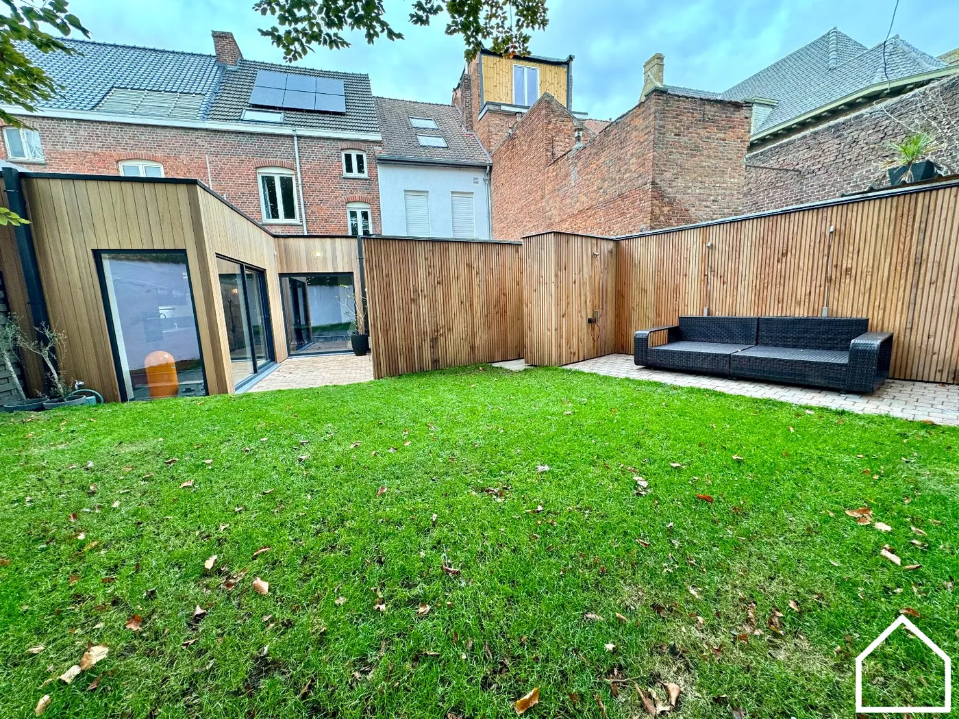 GERENOVEERDE WONING MET 4 SLPKS, 2 BADKAMERS, TUIN EN HUURGARAGE - foto 4