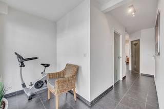 Voor meer info of een bezoek, bel 053 59 49 34 - In het hart van Puurs-Sint-Amands bevindt zich dit instapklare, gelijkvloerse appartement...