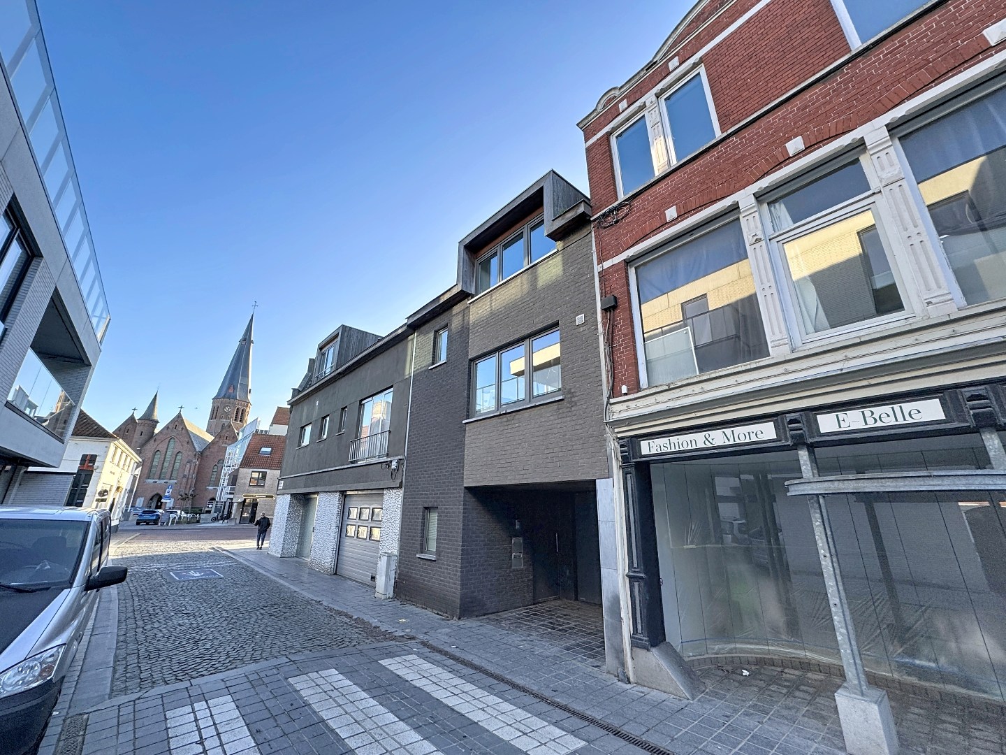 Opbrengsteigendom bestaande uit 3 appartementen en handelsgelijkvloers gelegen in het centrum van Koekelare - foto 4