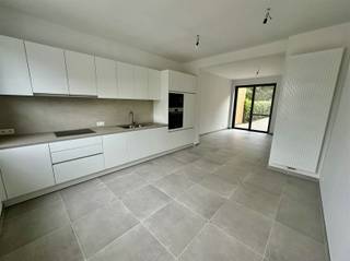 TE HUUR : Instapklare gezinswoning met tuin nabij het station/centrum van OudenaardeBent u op zoek naar de perfecte combinatie van rustig wonen en...