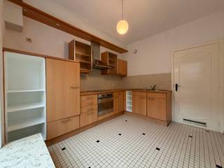 Appartement op de eerste verdieping met 2 slaapkamers en gemeenschappelijke fietsenberging, gelegen vlakbij het centrum van Turnhout. EPC:...