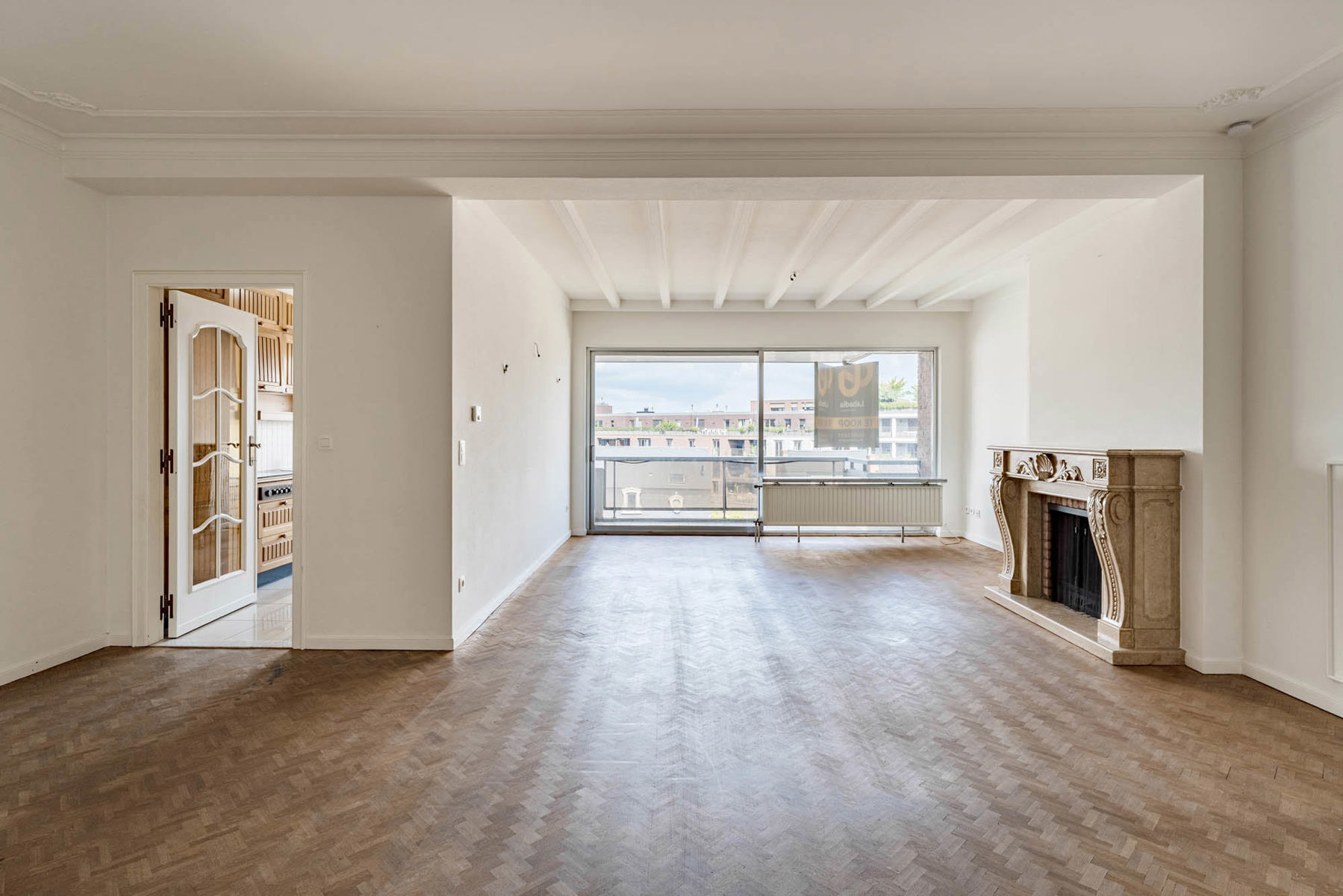 Ruim appartement mét ondergrondse garage en kelderberging - foto 3