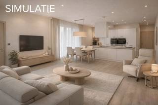 In de statige Warschaustraat, op enkele stappen van het Leopold I-plein, ligt dit mooi gerenoveerde gelijkvloers appartement met 3 ruime slaapkamers. Hier woont u in het hart van Oostende, met de zeedijk, het Casino, de winkelstraten, de Japanse Tuin en het Leopoldpark allemaal binnen handbereik.<br /><br />Het volledige appartement werd gerenoveerd in 2019. Er is modern comfort aanwezig zoals hoogrendementsbeglazing met rolluiken, vernieuwde elektriciteit en domotica om bijvoorbeeld de verwarming op afstand te regelen. Daarnaast werden ook de keuken en de badkamer vernieuwd.<br /><br />Een grote troef is de volledig aparte toegang tot dit appartement, waardoor u absolute privacy geniet. <br /><br />De moderne volledig uitgeruste keuken is een droom voor elke hobbykok: een stijlvol kookeiland met spoelbak, vaatwasser, kookvuur en zwevende dampkap, omringd door extra bergruimte. De kastenwand omvat een ingebouwde koelkast, diepvries, oven en microgolfoven. Een handig extra aanrecht biedt ruimte voor koffietoestellen of kleine keukenapparaten.<br /><br />Het geïntegreerde projectiescherm met beamer zorgt voor ultieme filmavonden in de living, terwijl de sfeervolle elektrische haard het geheel een warm en gezellig karakter geeft.<br /><br />De badkamer is voorzien van een apart toilet, een (regen)douche met massagejets en een dubbele lavabokast.<br /><br />De indeling van het appartement is bijzonder praktisch:<br />Slaapkamer 1 grenst aan een achterliggende gang met extra toilet<br />Slaapkamer 2 beschikt over een ruime inbouwkast en bureau<br />Slaapkamer 3 is bereikbaar via de living. Deze biedt pure wellness dankzij een infraroodsauna voor twee.<br /><br />Achterin het appartement is een gang aanwezig met een ruime ingebouwde kastenwand. Via deze gang is de gemeenschap van het gebouw toegankelijk, waar zich een aparte kelder bevindt. We krijgen langs deze weg ook toegang op het gastentoilet en de mooie geïnstalleerde berging met wasmachine en droogkast, een gootsteen en veel opbergruimte. Van hieruit heeft u toegang tot het terras en de gemeenschappelijke buitenruimte, die in de praktijk exclusief door dit gelijkvloers wordt gebruikt—ideaal om in alle rust van de buitenlucht te genieten.<br /><br />Daarnaast is er een ruime privékelder en gemeenschappelijke fietsenberging beschikbaar.<br /><br />Bij interesse kan dit appartement inclusief de volledige inboedel en toestellen worden gekocht.<br /><br />Dit prachtig afgewerkte gelijkvloers appartement combineert luxe, comfort en een uitzonderlijke ligging in één geheel. Een unieke kans voor wie op zoek is naar instapklare kwaliteit vlak bij zee.<br /><br />Interesse? Laat deze parel in Oostende niet aan u voorbijgaan!<br /><br />Afspraak, telefonisch via 011 70 70 19<br /> 