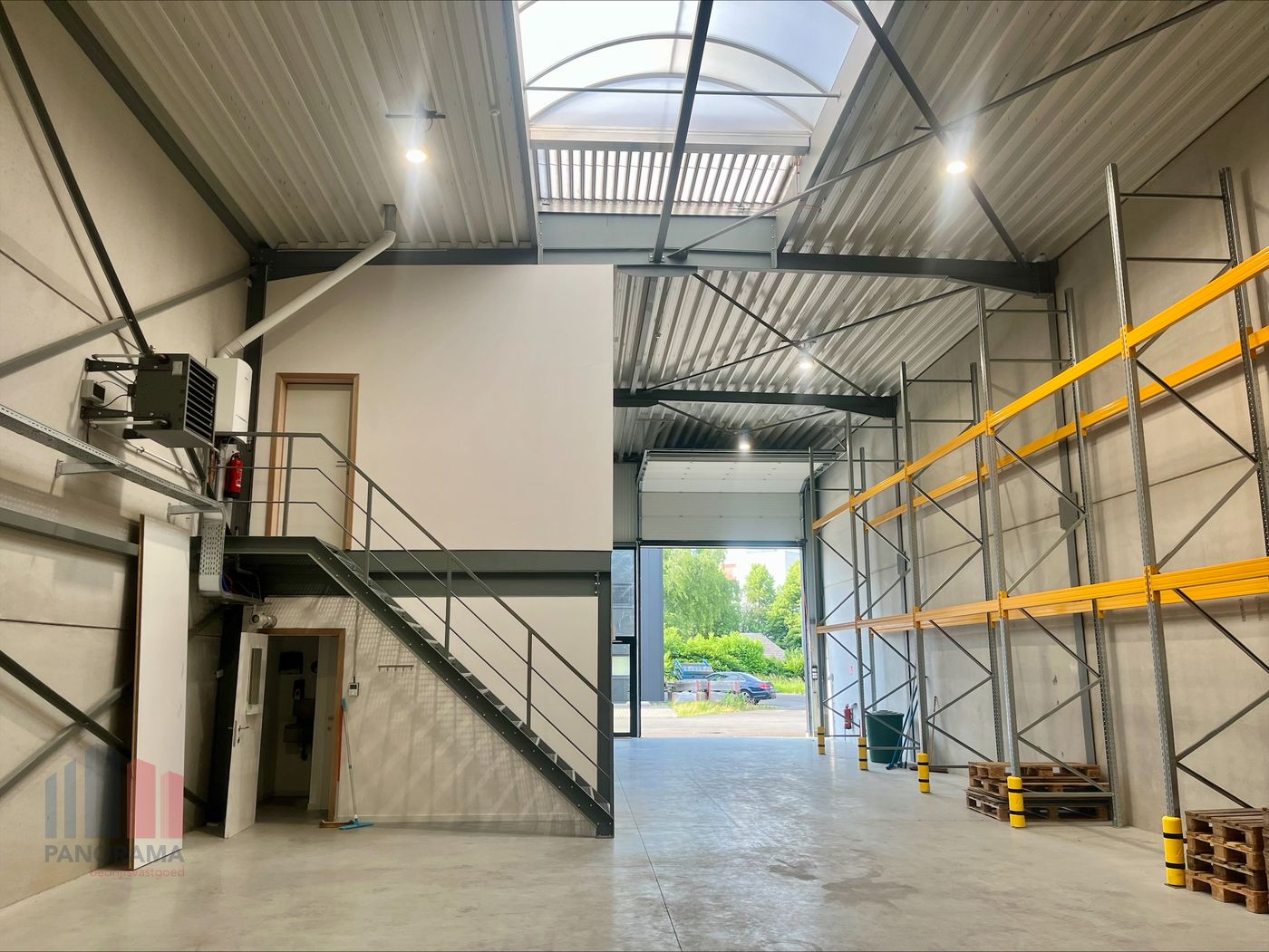 Volledig afgewerkte en instapklare KMO-unit van 426 m² op topligging - photo 1
