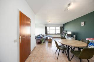 Dit aangename appartement is gelegen in een kleinschalige residentie bestaande uit slechts 3 appartementen. Het appartement bevindt zich op de...