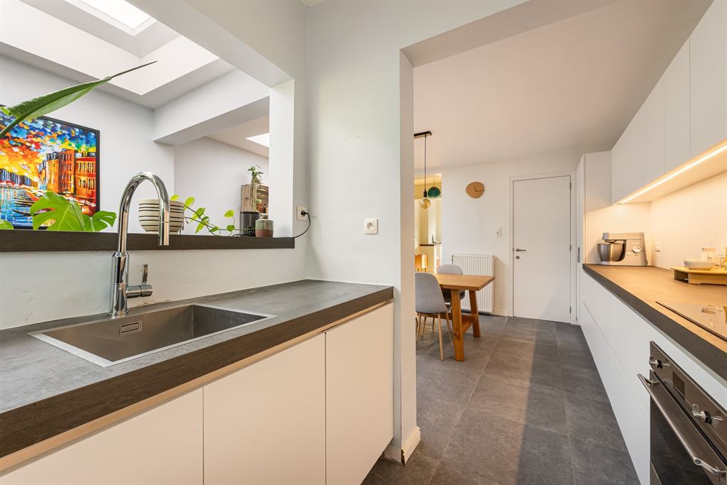 Lichtrijke stadswoning met groene koer - foto 4